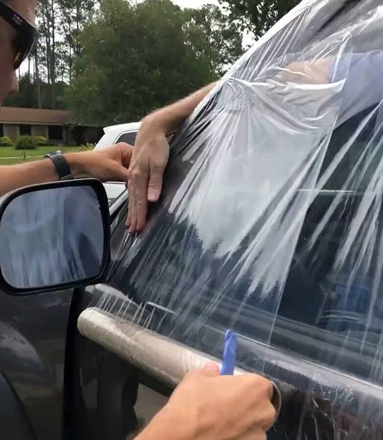 Como Tapar una Ventana Rota de Auto