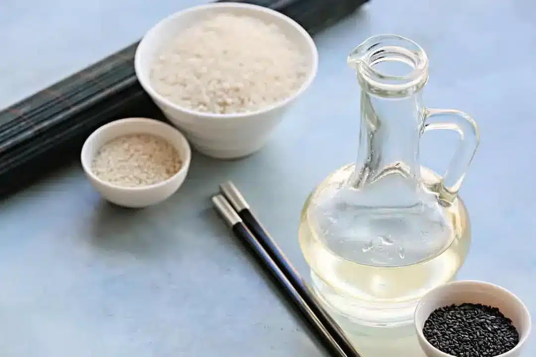 ¡Descubre los secretos del vinagre de arroz y sus sustitutos aquí!