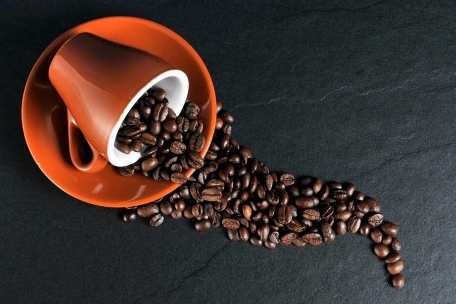 Disfruta del Sabor: Guía para Servir Café como un Profesional en Cafetería