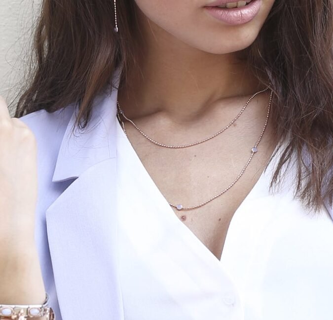 Guía completa: Cómo lucir elegante y chic con collares largos