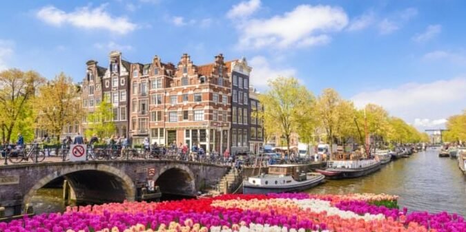 Guía completa: Cómo moverse por Amsterdam como un auténtico local