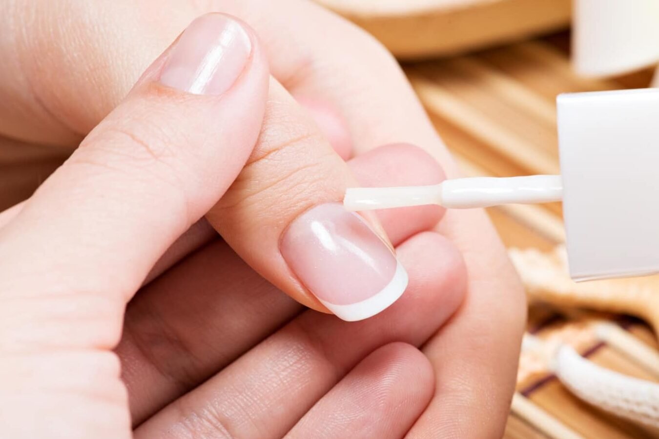 Guía Completa para Utilizar Endurecedor de Uñas: ¡Consigue unas uñas fuertes y saludables!