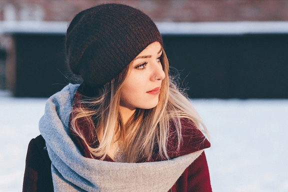Guía Práctica: Cómo Lucir Perfecta al Vestir con Gorro de Mujer